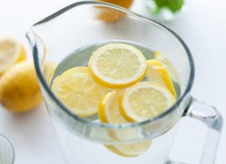 Svako jutro pijete vodu s limunom? Evo šta to zaista radi vašem tijelu